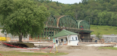Lock 10.  Additional photos of the damage can be found at:  http://www.tug44.org/2006.flood/lock10.htm